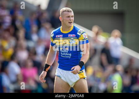 Leeds, Großbritannien. 07. August 2022. Harry Newman #3 von Leeds Rhinos während des Spiels in Leeds, Vereinigtes Königreich am 8/7/2022. (Foto von James Heaton/News Images/Sipa USA) Quelle: SIPA USA/Alamy Live News Stockfoto