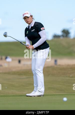 Die Thailänderin Ariya Jutanugarn auf dem Grün 14. am vierten Tag der AIG Women's Open im Muirfield in Gullane, Schottland. Bilddatum: Sonntag, 7. August 2022. Stockfoto