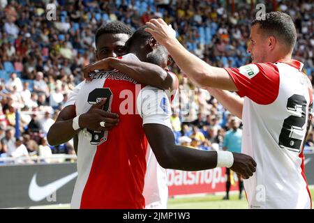 ARNHEM - Lutsharel Geertruida aus Feyenoord feiert den 2-5 während des niederländischen Eredivisie-Spiels zwischen Vitesse und Feyenoord beim Gelredome am 7. August 2022 in Arnhem, Niederlande. ANP PIETER STAM DE YOUNG Stockfoto