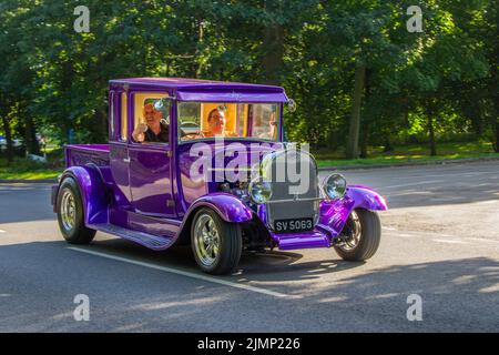 1929, 20s, Zwanziger Jahre CUSTOM schillernder Purple FORD 5022cc Petrol; unterwegs zur Lytham Hall Classic Car Show, Lancashire, Großbritannien Stockfoto