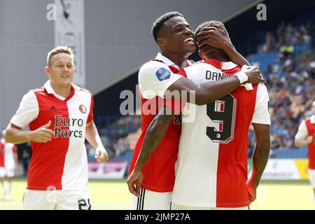 ARNHEM - Lutsharel Geertruida aus Feyenoord feiert den 2-5 während des niederländischen Eredivisie-Spiels zwischen Vitesse und Feyenoord beim Gelredome am 7. August 2022 in Arnhem, Niederlande. ANP PIETER STAM DE YOUNG Stockfoto