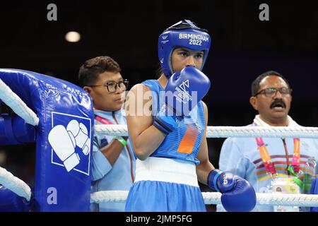 NEC, Birmingham, Großbritannien. 7. August 2022. NIKHAT (IND) gewann Gold gegen Northern Island (NIR) MC Naul Credit: Seshadri SUKUMAR/Alamy Live News Stockfoto