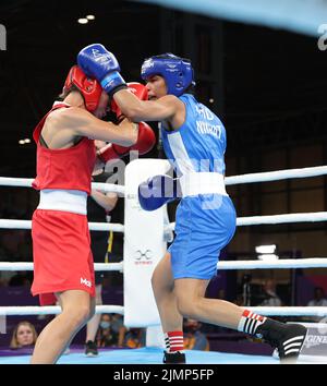 NEC, Birmingham, Großbritannien. 7. August 2022. NIKHAT (IND) gewann Gold gegen Northern Island (NIR) MC Naul Credit: Seshadri SUKUMAR/Alamy Live News Stockfoto