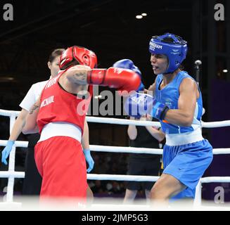 NEC, Birmingham, Großbritannien. 7. August 2022. NIKHAT (IND) gewann Gold gegen Northern Island (NIR) MC Naul Credit: Seshadri SUKUMAR/Alamy Live News Stockfoto