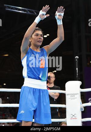 NEC, Birmingham, Großbritannien. 7. August 2022. NIKHAT (IND) gewann Gold gegen Northern Island (NIR) MC Naul Credit: Seshadri SUKUMAR/Alamy Live News Stockfoto