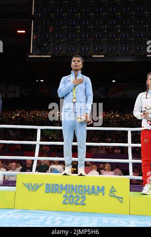 NEC, Birmingham, Großbritannien. 7. August 2022. NIKHAT (IND) gewann Gold gegen Northern Island (NIR) MC Naul Credit: Seshadri SUKUMAR/Alamy Live News Stockfoto