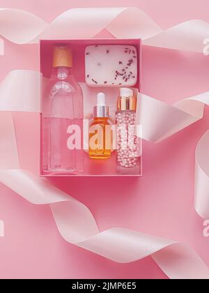 Beauty-Box-Abo-Paket mit Kosmetik-Produkten für Hautpflege, Spa und Make-up auf rosa Hintergrund, Flatlay-Design, natürlichem Kosmos Stockfoto