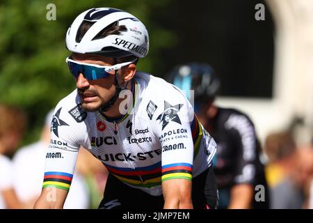 Leuven, Belgien. 07. August 2022. Der Franzose Julian Alaphilippe von Quick-Step Alpha Vinyl, abgebildet in Aktion während der ersten Ausgabe des Radrennens „Tour of Leuven“ in Leuven, Sonntag, 07. August 2022 in und um Leuven. Nach der WM in der Stadt wird gemeinsam mit den Organisatoren des GP Memorial Jef Scherens ein neues Rennen veranstaltet. Das neue Rennen wurde Tour of Leuven - Memorial Jef Scherens genannt. BELGA FOTO DAVID PINTENS Kredit: Belga Nachrichtenagentur/Alamy Live News Stockfoto