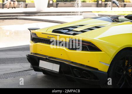 Moskau, Russland, Juli 31,2022: lamborghini parkte im moskauer Geschäftszentrum. Stockfoto