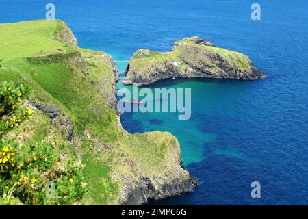 Carrick-a-Rede Seilbrücke, Carraig a' Ráid, County Antrim, Nordirland, Tuaiszeart Éireann, Vereinigtes Königreich, Europa Stockfoto