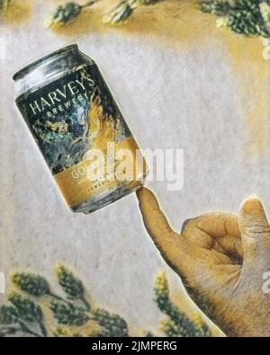 Eine Dose Harveys Bier balanciert auf einem einzigen Finger. Ein Foto, das in einem malerischen Stil bearbeitet wurde. Stockfoto