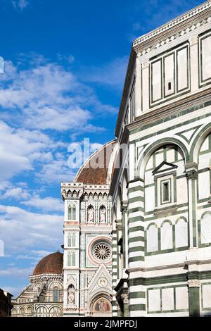 Florenz, Italien. Die romantische und farbenfrohe Kathedrale - auch Duomo di Firenzone genannt - wurde von der Familie Medici in der Renaissance erbaut. Stockfoto