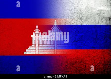 Nationalflagge der Russischen Föderation mit dem Königreich Kambodscha Nationalflagge. Grungen Hintergrund Stockfoto