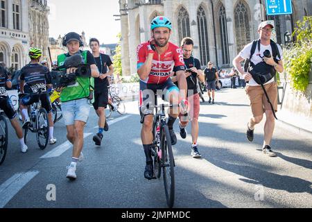 Leuven, Belgien. 07. August 2022. Der Belgier Victor Campenaerts von Lotto Soudal wurde nach dem Gewinn der ersten Ausgabe des Radrennens „Tour of Leuven“ in Leuven am Sonntag, dem 07. August 2022 in und um Leuven abgebildet. Nach der WM in der Stadt wird gemeinsam mit den Organisatoren des GP Memorial Jef Scherens ein neues Rennen veranstaltet. Das neue Rennen wurde Tour of Leuven - Memorial Jef Scherens genannt. BELGA FOTO DAVID PINTENS Kredit: Belga Nachrichtenagentur/Alamy Live News Stockfoto