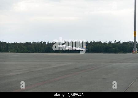 Nürnberg, Bayern, Deutschland, 9. Juli 2022 Ryanair Boeing 737 startet von der Start- und Landebahn 28 Stockfoto