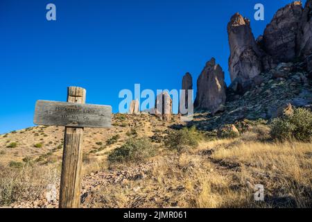 Eine Beschreibungstafel für den Trail in Apache Junction, Arizona Stockfoto