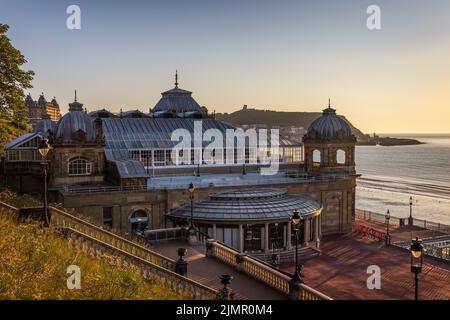 Scarborough Spa Complex, gelegen in Scarborough’s malerischer South Bay an der North Yorkshire Küste, England. Stockfoto