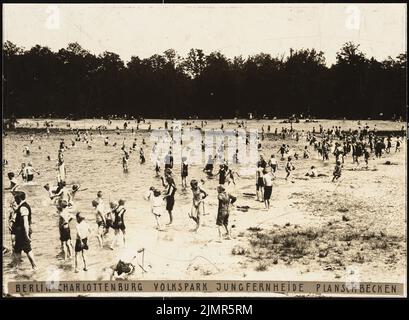 Barth Erwin (1880-1933), Volkspark Jungfernheide in Berlin-Charlottenburg (1920-1927): Blick auf das Planschbecken. Foto auf Karton, 43,2 x 58,9 cm (inklusive Scan-Kanten) Barth Erwin (1880-1933): Volkspark Jungfernheide, Berlin-Charlottenburg Stockfoto