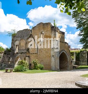 Senlis, mittelalterliche Stadt in Frankreich, die Ruinen der königlichen Burg in der Nähe der Kathedrale Stockfoto