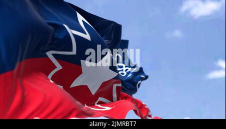 Die Juneteenth-Flagge winkt im Wind Stockfoto