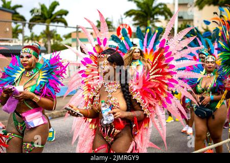 Grand Kadooment 2022 wird auf Barbados auf dem ABC Highway abgehalten Stockfoto