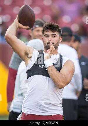 6. August 2022: Washington Commanders Quarterback Sam Howell (14) beim Training des NFL-Fußballtrainingslagers auf dem Fed Ex Field in Landover, Maryland Fotograf: Cory Royster Stockfoto