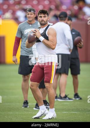 6. August 2022: Washington Commanders Quarterback Sam Howell (14) beim Training des NFL-Fußballtrainingslagers auf dem Fed Ex Field in Landover, Maryland Fotograf: Cory Royster Stockfoto