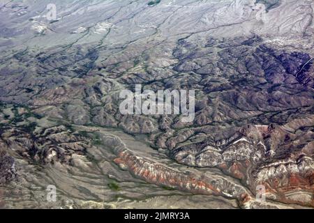 Luftaufnahme der Bennett Mountains in der semi-trockenen Hochwüste von Carbon County im Süden von Wyoming, USA. Stockfoto