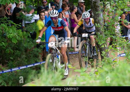 Beaupre, Quebec, Kanada. 07. August 2022: Die Schweizer Yolanda Neff (9) ist auf dem Weg zum Sieg des WomenÕs Cross-Country Olympic Race während des Mercedes-Benz UCI Mountain Bike World Cup 2022 in Mont-Sainte-Anne in Beaupre, Quebec, Kanada. Daniel Lea/CSM Credit: CAL Sport Media/Alamy Live News Stockfoto