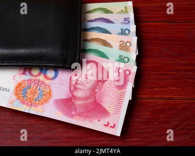 Chinese Yuan in der schwarzen Mappe Stockfoto