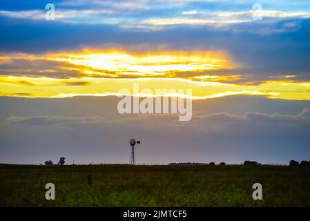 Pampas Sonnenuntergang , in der Provinz La Pampa Patagonien Argentinien. Stockfoto
