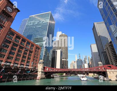 Chicago Sightseeing Kreuzfahrt und Skyline auf dem Fluss, Illinois, USA Stockfoto