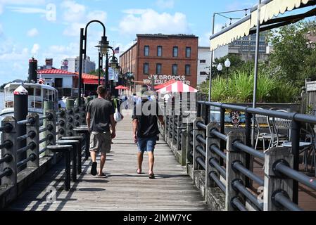 Der River Walk am Cape Fear River im historischen Stadtzentrum von Wilmington, North Carolina. Stockfoto