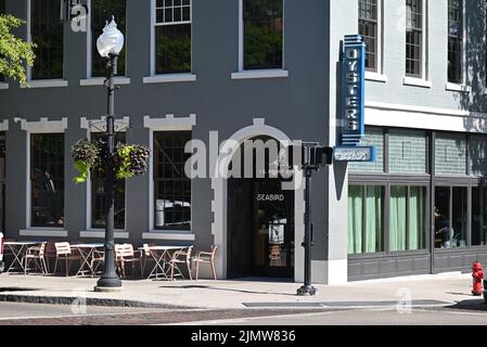 Seabird Oyster Bar an der Ecke Market Street und Front Street in der Innenstadt von Wilmington, North Carolina. Stockfoto