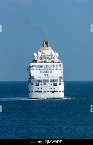 Der Bug des Inselprinzessin-Kreuzfahrtschiffs, das aus dem Hafen in cornwall in großbritannien ausfährt Stockfoto