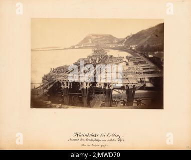 Unbekannter Architekt, Pfaffendorfer Rheinbrücke bei Koblenz (1863-1864): Von der Südseite aus gesehen. Foto auf Karton, 43,1 x 54,8 cm (inklusive Scan-Kanten) Hartwich Emil Hermann (1802-1879): Pfaffendorfer Rheinbrücke, Koblenz Stockfoto