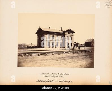 Unbekannter Architekt, Bergisch-Märkische Bahn, Bahnhofsgebäude Leichlingen (ca. 1867): Blick auf das Bahnhofsgebäude. Foto auf Karton, 40,2 x 52,9 cm (einschließlich Scankanten) N.N. : Bergisch-Märkische Eisenbahn. Stationsgebäude Leichlingen Stockfoto