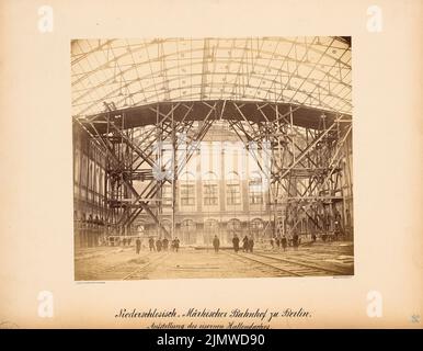 Römer Eduard (1814-1895), Niederschlesien-Märkischer Bahnhof (Schlesischer Bahnhof, Ostbahnhof) Berlin (ca. 1868): Blick auf die Bauarbeiten. Foto auf Karton, 42,8 x 55,1 cm (inklusive Scankanten) Römer Eduard (1814-1895): Niederschlesisch-Märkischer Bahnhof (Schlesischer Bahnhof, Ostbahnhof), Berlin Stockfoto