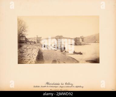 Unbekannter Architekt, Pfaffendorfer Rheinbrücke bei Koblenz (1863-1864): Blick auf das Westufer. Foto auf Karton, 42,9 x 54,8 cm (inklusive Scan-Kanten) Hartwich Emil Hermann (1802-1879): Pfaffendorfer Rheinbrücke, Koblenz Stockfoto