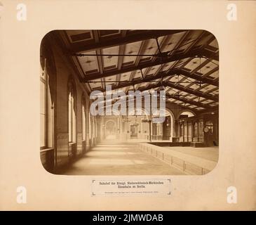 Römer Eduard (1814-1895), Niederschlesischer-Märkischer Bahnhof (Schlesischer Bahnhof, Ostbahnhof) Berlin (1869): Innenansicht. Foto auf Karton, 30,6 x 37,2 cm (inklusive Scankanten) Römer Eduard (1814-1895): Niederschlesisch-Märkischer Bahnhof (Schlesischer Bahnhof, Ostbahnhof), Berlin Stockfoto