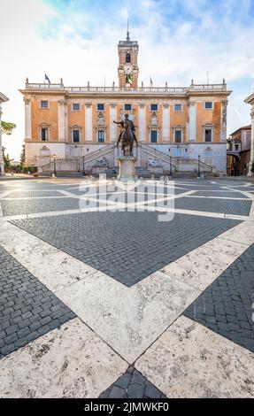 Capitolium Platz (Piazza del Campidoglio) in Rom, Italien. Das von Michelangelo entworfene Gebäude beherbergt das Rathaus von Rom (Roma) Stockfoto