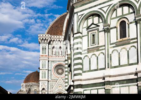 Florenz, Italien. Die romantische und farbenfrohe Kathedrale - auch Duomo di Firenzone genannt - wurde von der Familie Medici in der Renaissance erbaut. Stockfoto