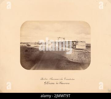 Unbekannter Architekt, Berlin-Hannoversche Bahn, Elbbrücke bei Hämerten (ca. 1868): Blick auf die Baustelle. Foto auf Karton, 39,4 x 47,4 cm (einschließlich Scankanten) N.N. : Berlin-Hannoversche Eisenbahn. Elbbrücke, Hämerten Stockfoto