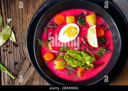 Botwinka Polnische Frühlings-Rote-Bete-Suppe Stockfoto