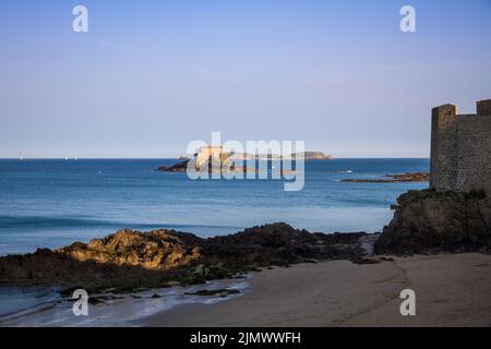 castel, Fort du Petit Be, Strand und Meer, Saint-Malo, Bretagne, Frankreich Stockfoto