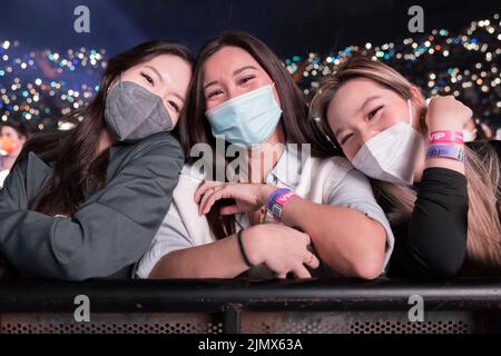 VIP-Fans der südkoreanischen Kpop-Gruppe ATEEZ bei der Station des STIPENDIUMS in Los Angeles : BEGINN DER END Tour im LA Forum. Stockfoto