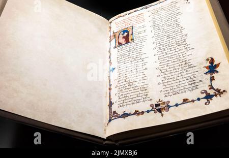 Antikes Manuskriptblatt aus Dante Divine Comedy. Stockfoto