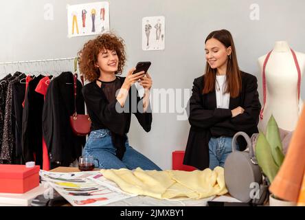 Kleidung Designer arbeiten Geschäft Stockfoto