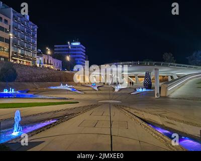Eleftheria Square, Nicosia, Zypern mit moderner futuristischer Architektur bei Nacht Stockfoto