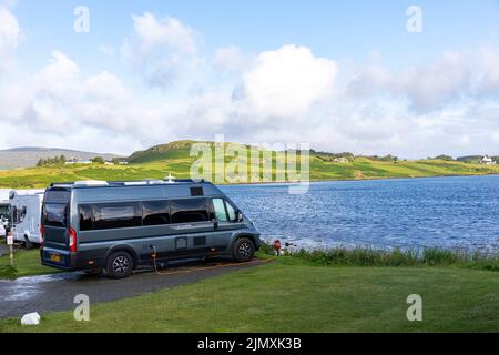 Auto Trail V Line Wohnmobil-Wohnmobil geparkt am Kinloch Wohnmobil- und Wohnwagenpark, Dunvegan, Isle of Skye, Schottland, UK Sommer 2022 Stockfoto